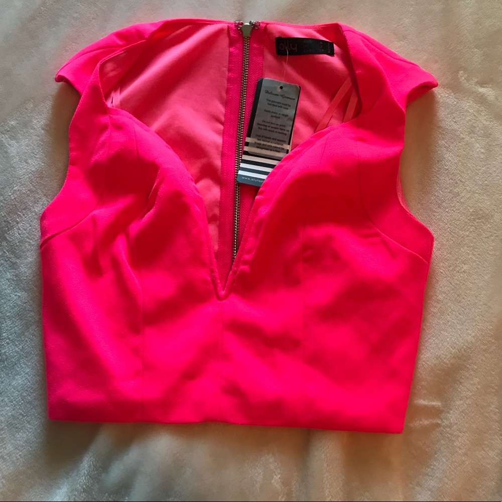 Neon cropped and fitted crop top